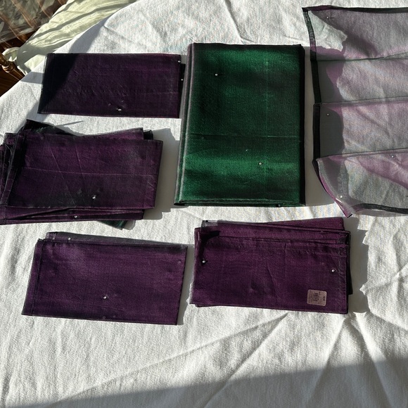 PB 100% Silk Tablecloth 70"x108" & 14 Napkins - Picture 7 of 14